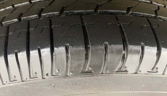 2022 Toyota Innova Crysta 2.7 VX 7 STR, Petrol, Manual, 70,083 km, Right Rear Tyre Tread