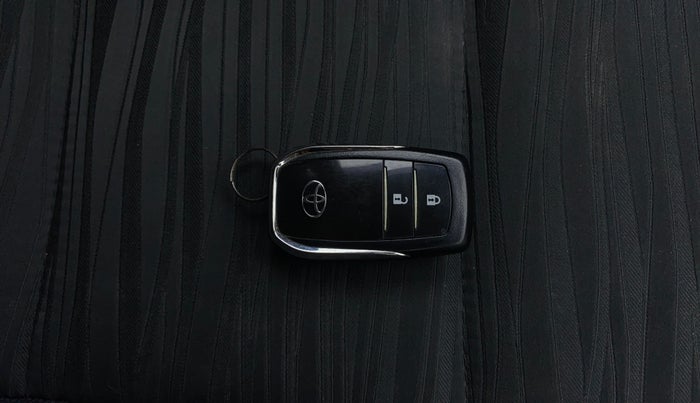 2022 Toyota Innova Crysta 2.7 VX 7 STR, Petrol, Manual, 70,083 km, Key Close Up