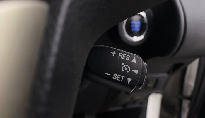 2022 Toyota Innova Crysta 2.7 VX 7 STR, Petrol, Manual, 70,083 km, Adaptive Cruise Control