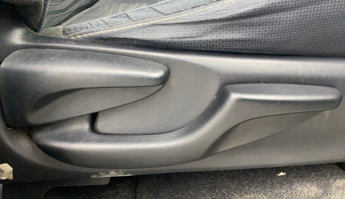 2022 Toyota Innova Crysta 2.7 VX 7 STR, Petrol, Manual, 70,083 km, Driver Side Adjustment Panel