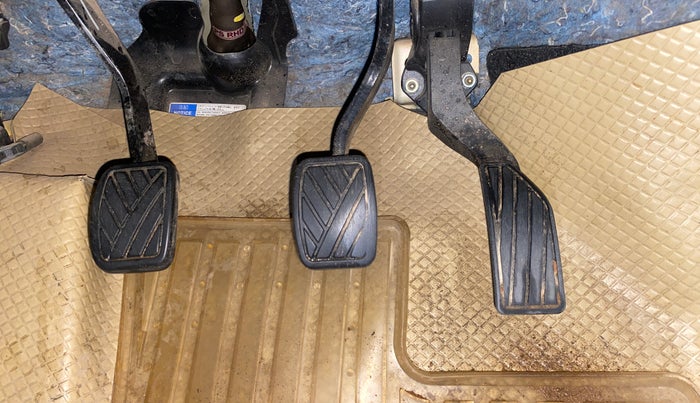 2016 Maruti Vitara Brezza ZDI PLUS, Diesel, Manual, 1,33,214 km, Pedals