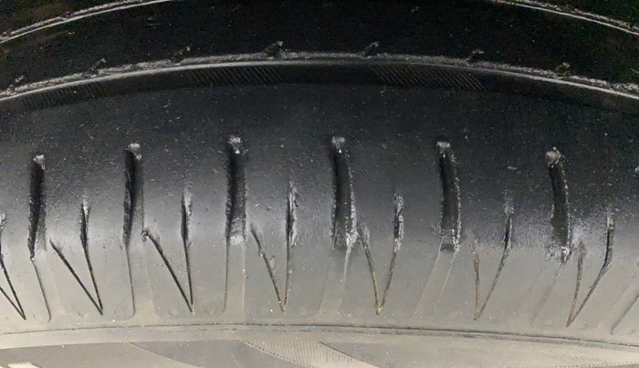 2016 Maruti Vitara Brezza ZDI PLUS, Diesel, Manual, 1,33,214 km, Right Front Tyre Tread