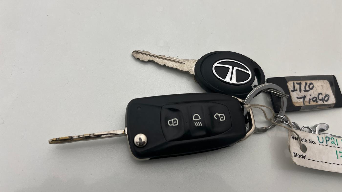 2019 Tata TIAGO NRG PETROL, Petrol, Manual, 69,680 km, Key Close Up