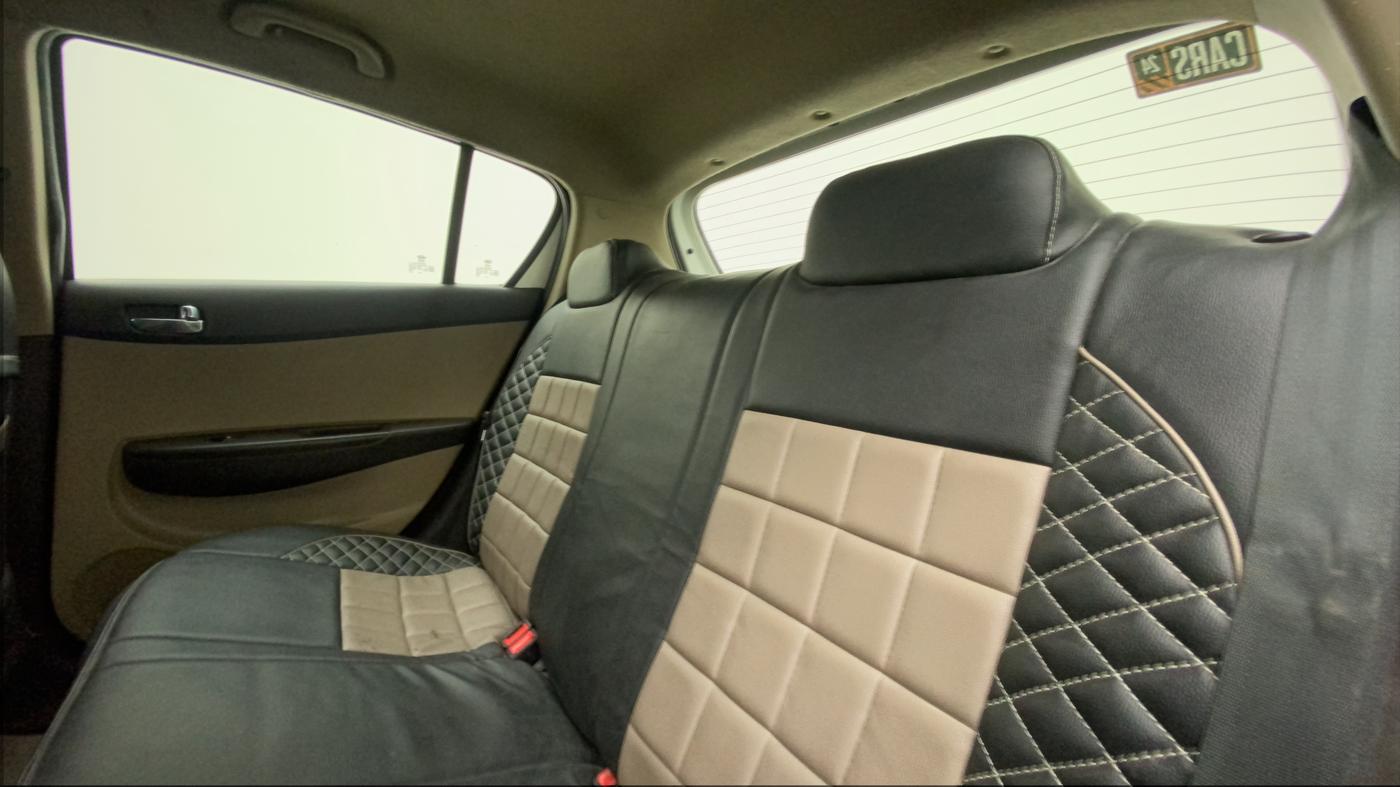 2011 Hyundai i20 MAGNA 1.2, Petrol, Manual, 77,038 km, Right Side Rear Door Cabin