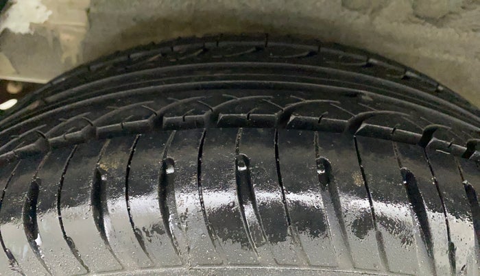 2011 Hyundai i20 MAGNA 1.2, Petrol, Manual, 77,038 km, Right Rear Tyre Tread