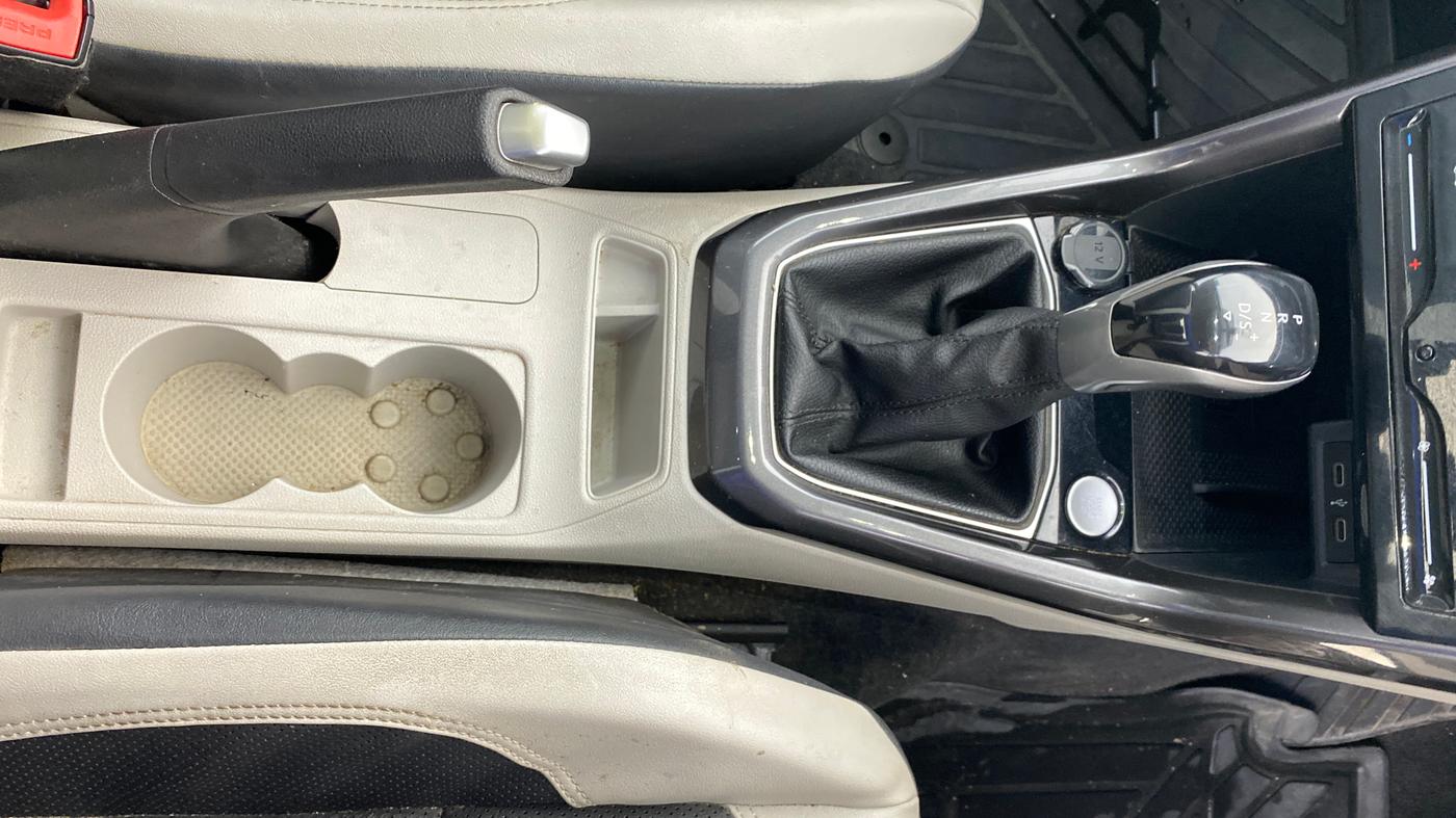 2022 Volkswagen TAIGUN TOPLINE 1.0 TSI AT, Petrol, Automatic, 44,841 km, Gear Lever