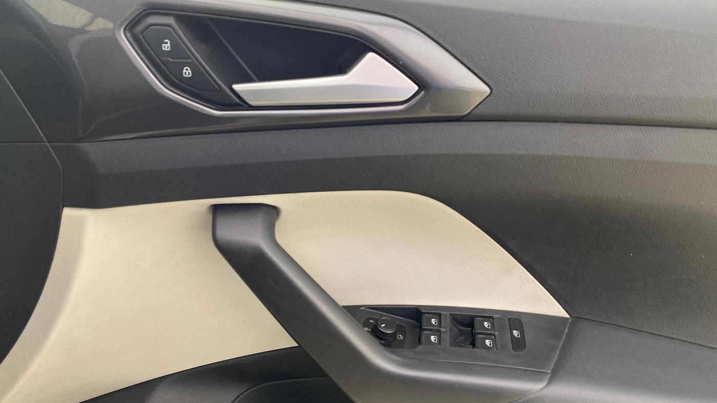 2022 Volkswagen TAIGUN TOPLINE 1.0 TSI AT, Petrol, Automatic, 44,841 km, Driver Side Door Panels Control