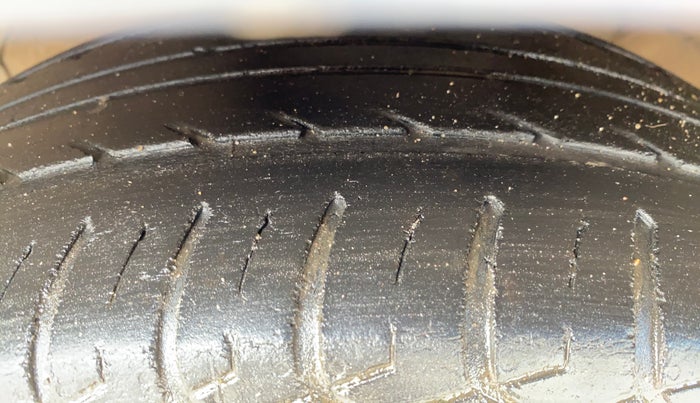 2014 Hyundai New Elantra 1.8 SX MT VTVT, Petrol, Manual, 71,756 km, Left Front Tyre Tread