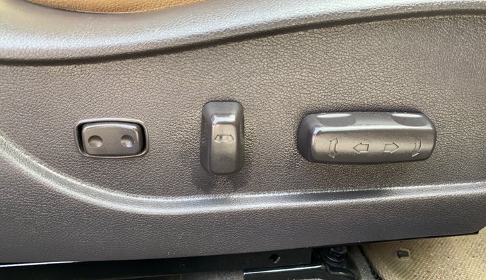 2014 Hyundai New Elantra 1.8 SX MT VTVT, Petrol, Manual, 71,756 km, Driver Side Adjustment Panel