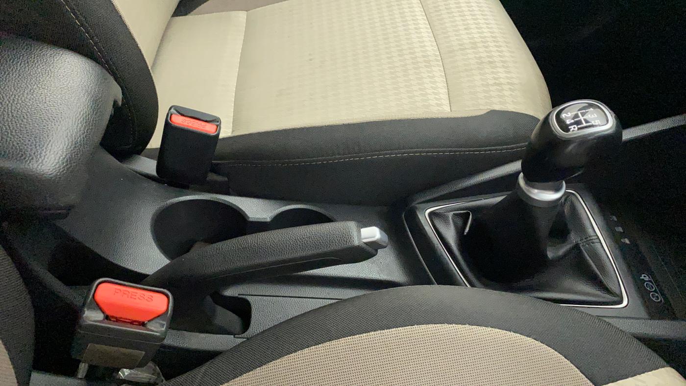 2019 Hyundai Elite i20 ASTA 1.2 (O), Petrol, Manual, 35,585 km, Gear Lever