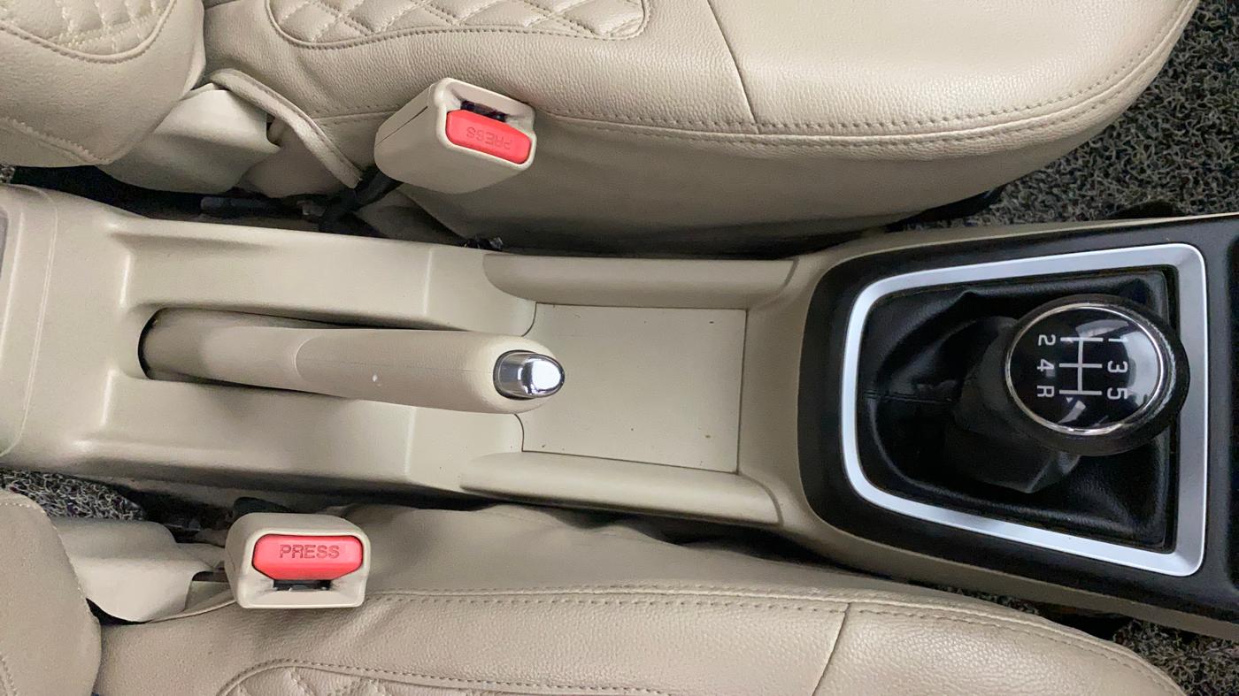 2019 Maruti Dzire VXI, Petrol, Manual, 70,824 km, Gear Lever