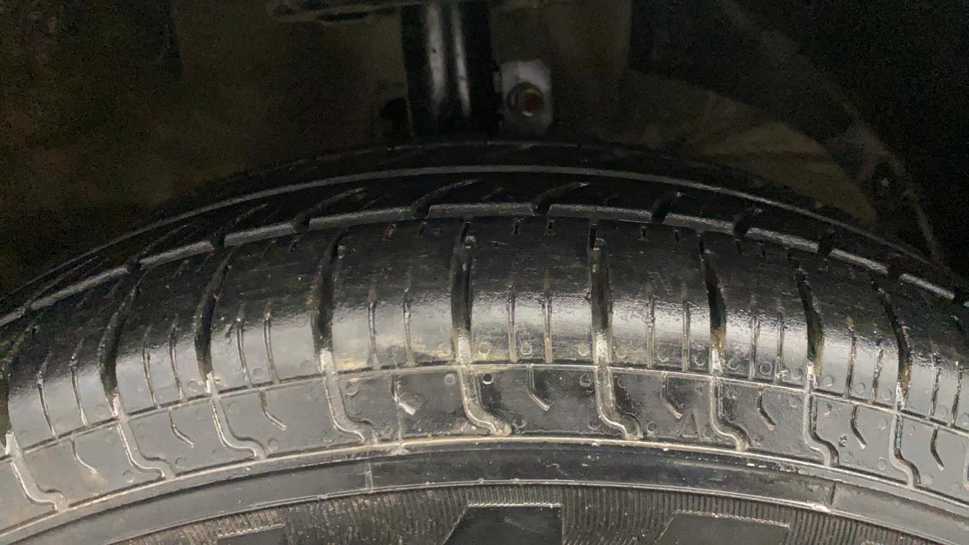 2019 Maruti Dzire VXI, Petrol, Manual, 70,824 km, Right Front Tyre Tread