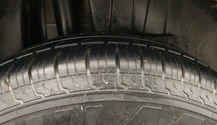 2019 Maruti Dzire VXI, Petrol, Manual, 70,824 km, Right Rear Tyre Tread