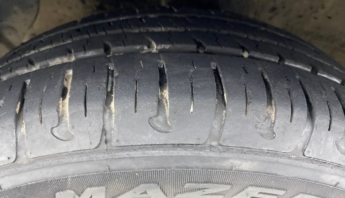 2017 Hyundai Grand i10 SPORTZ (O) 1.2 AT VTVT, Petrol, Automatic, 11,101 km, Left Front Tyre Tread