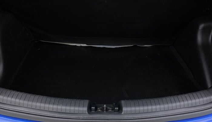 2017 Hyundai Grand i10 SPORTZ (O) 1.2 AT VTVT, Petrol, Automatic, 11,101 km, Boot Inside