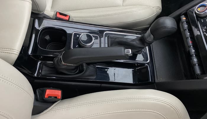 2024 Mahindra XUV700 AX 7 P AT 7 STR, Petrol, Automatic, 12,988 km, Gear Lever