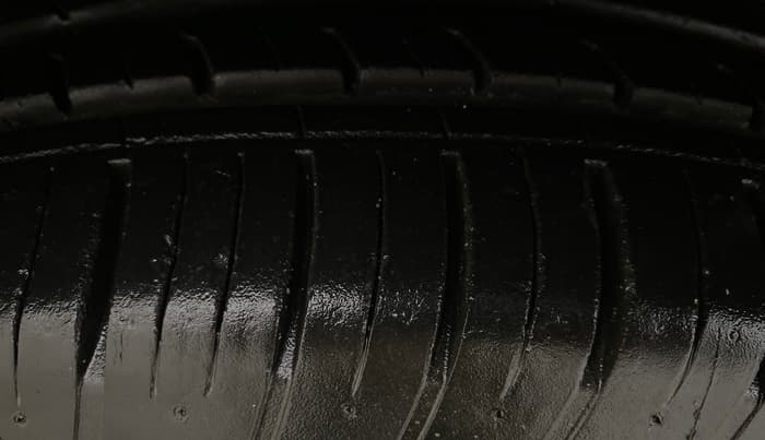 2024 Mahindra XUV700 AX 7 P AT 7 STR, Petrol, Automatic, 12,988 km, Left Front Tyre Tread