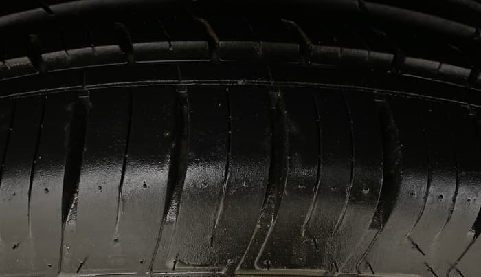 2024 Mahindra XUV700 AX 7 P AT 7 STR, Petrol, Automatic, 12,988 km, Right Rear Tyre Tread