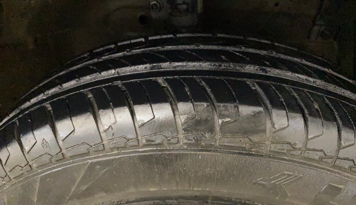2012 Maruti Swift VXI, Petrol, Manual, 75,812 km, Right Front Tyre Tread