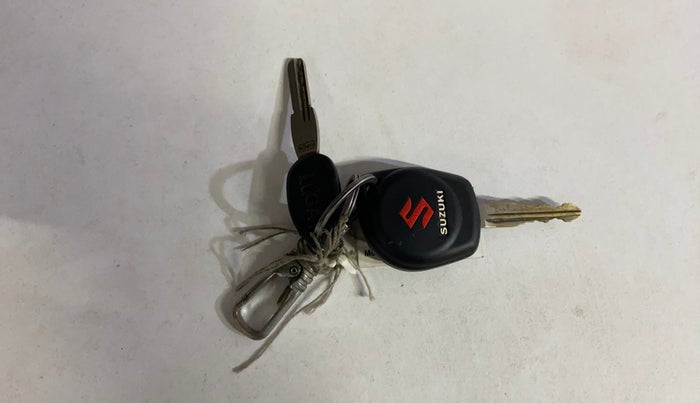 2012 Maruti Swift VXI, Petrol, Manual, 75,812 km, Key Close Up