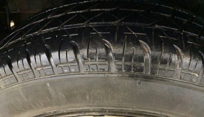 2012 Maruti Swift VXI, Petrol, Manual, 75,812 km, Right Rear Tyre Tread