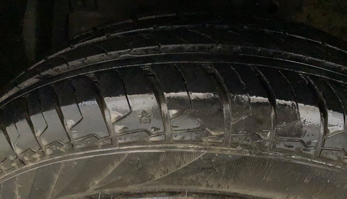 2012 Maruti Swift VXI, Petrol, Manual, 75,812 km, Left Front Tyre Tread