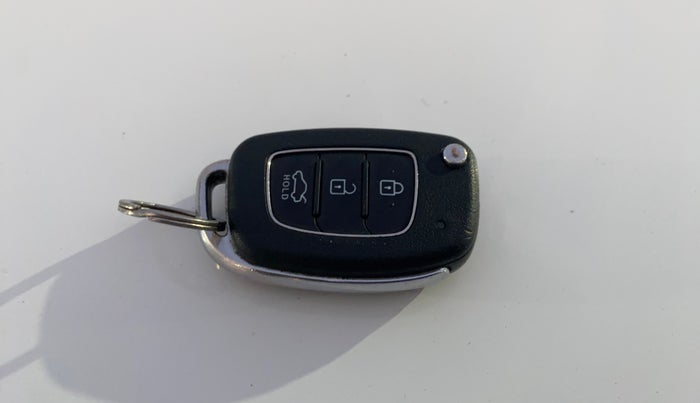 2020 Hyundai AURA S 1.2, Petrol, Manual, 47,151 km, Key Close Up