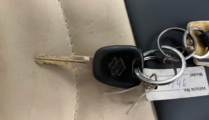 2023 Maruti Eeco 7 STR STD 1.2, CNG, Manual, 1,25,302 km, Key Close Up