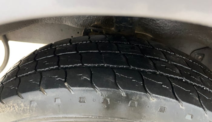 2023 Maruti Eeco 7 STR STD 1.2, CNG, Manual, 1,25,302 km, Left Front Tyre Tread