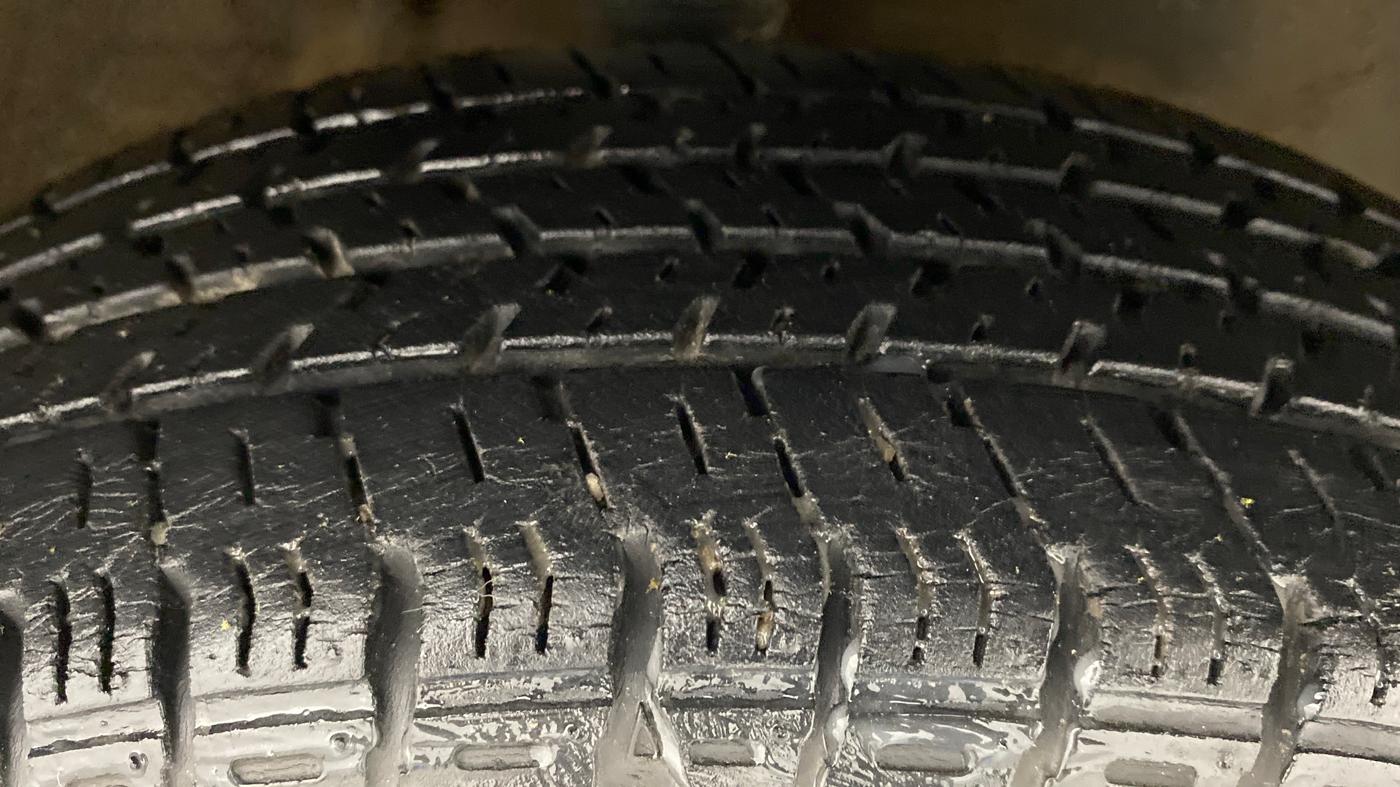 2017 Maruti Alto K10 VXI P, Petrol, Manual, 33,824 km, Right Front Tyre Tread