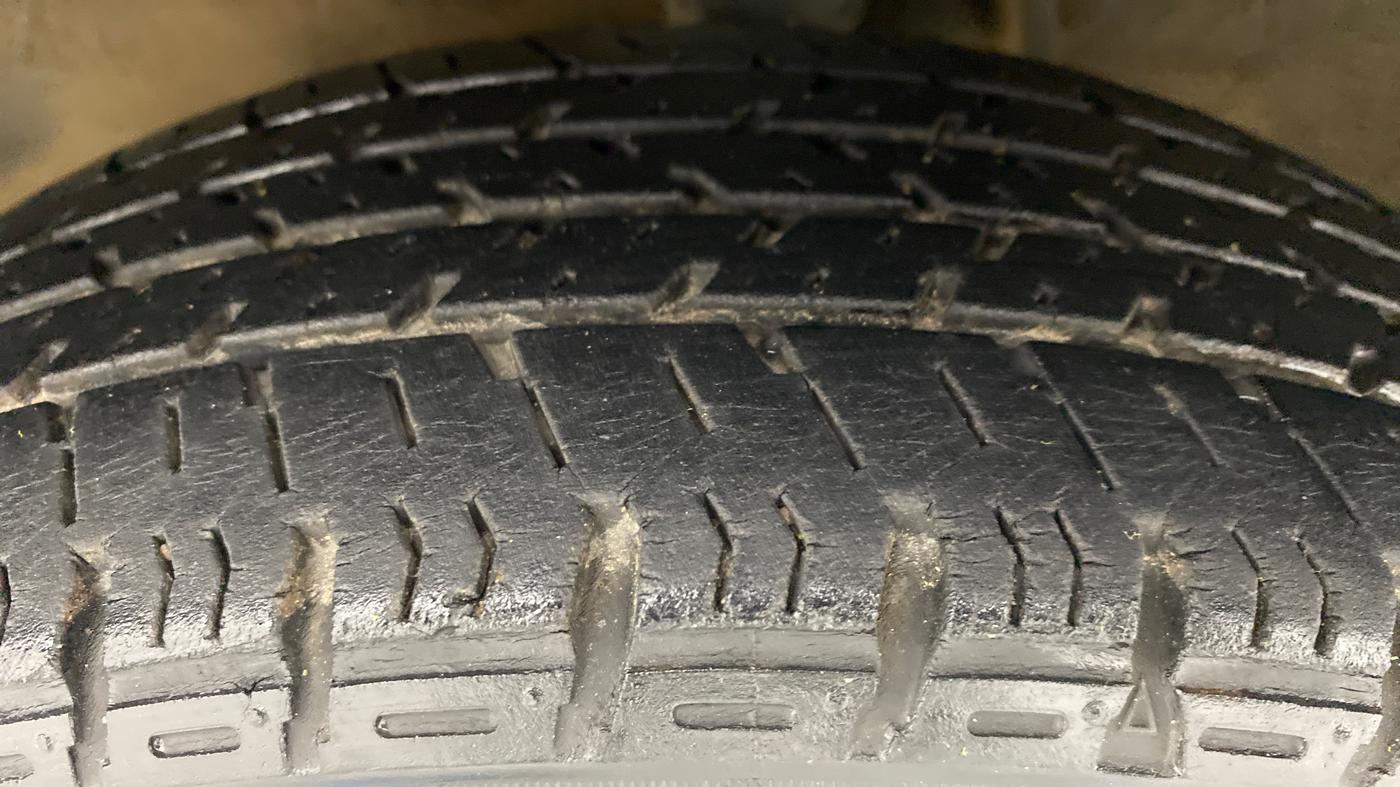 2017 Maruti Alto K10 VXI P, Petrol, Manual, 33,824 km, Left Front Tyre Tread