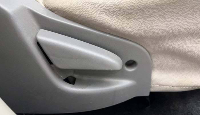 2017 Datsun Go T, Petrol, Manual, 42,089 km, Driver Side Adjustment Panel