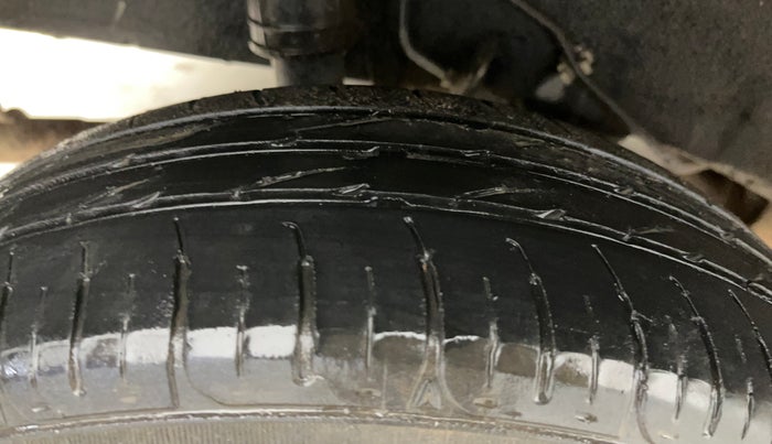 2017 Datsun Go T, Petrol, Manual, 42,089 km, Right Rear Tyre Tread