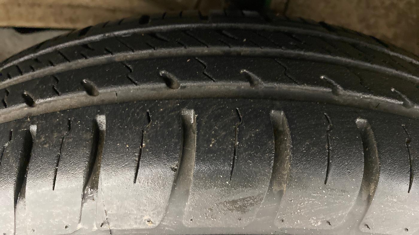 2021 Maruti Swift VXI D, Petrol, Manual, 13,540 km, Left Front Tyre Tread