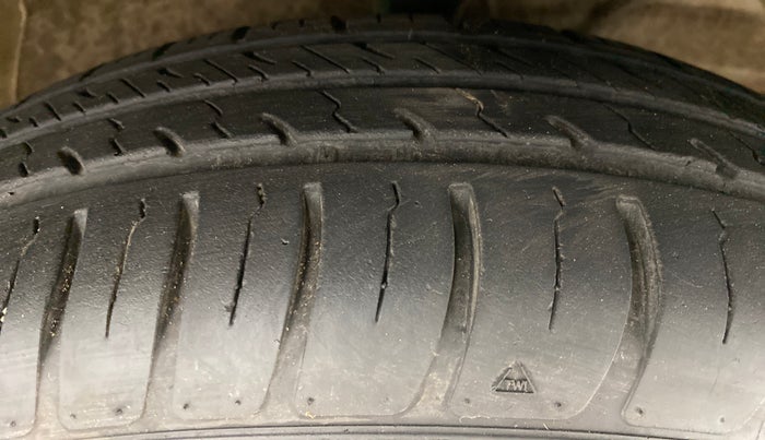 2021 Maruti Swift VXI D, Petrol, Manual, 13,540 km, Right Front Tyre Tread