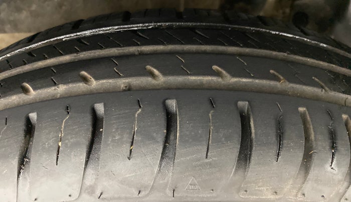 2021 Maruti Swift VXI D, Petrol, Manual, 13,540 km, Left Rear Tyre Tread