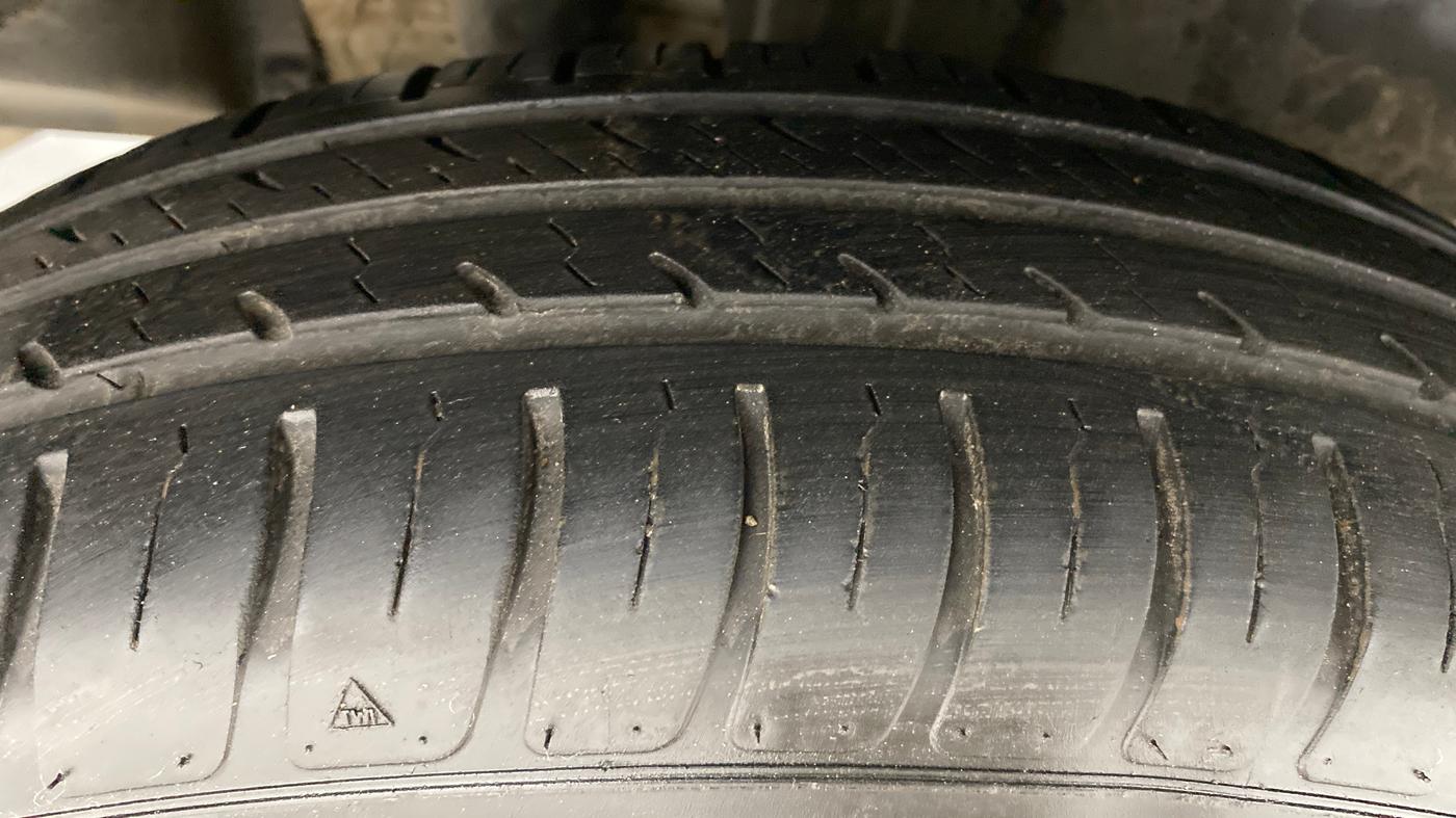 2021 Maruti Swift VXI D, Petrol, Manual, 13,540 km, Right Rear Tyre Tread