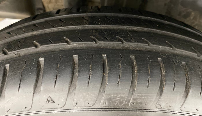 2021 Maruti Swift VXI D, Petrol, Manual, 13,540 km, Right Rear Tyre Tread