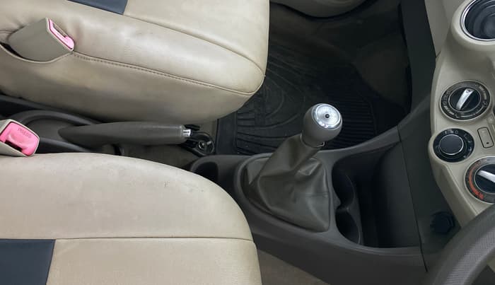 2013 Toyota Etios V, Petrol, Manual, 38,460 km, Gear Lever