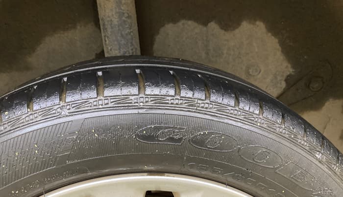 2013 Toyota Etios V, Petrol, Manual, 38,460 km, Right Rear Tyre Tread