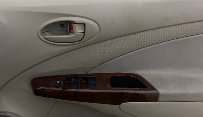 2013 Toyota Etios V, Petrol, Manual, 38,460 km, Driver Side Door Panels Control