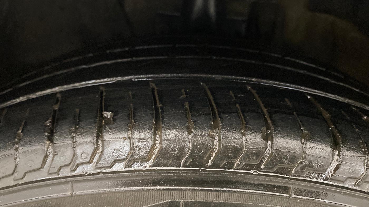 2018 Volkswagen Ameo HIGHLINE PLUS 1.5L AT 16 ALLOY, Diesel, Automatic, 56,129 km, Left Front Tyre Tread