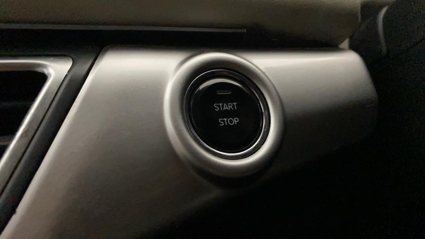 2023 Mahindra XUV700 AX 7 P MT 7 STR, Petrol, Manual, 30,344 km, Keyless Start/ Stop Button