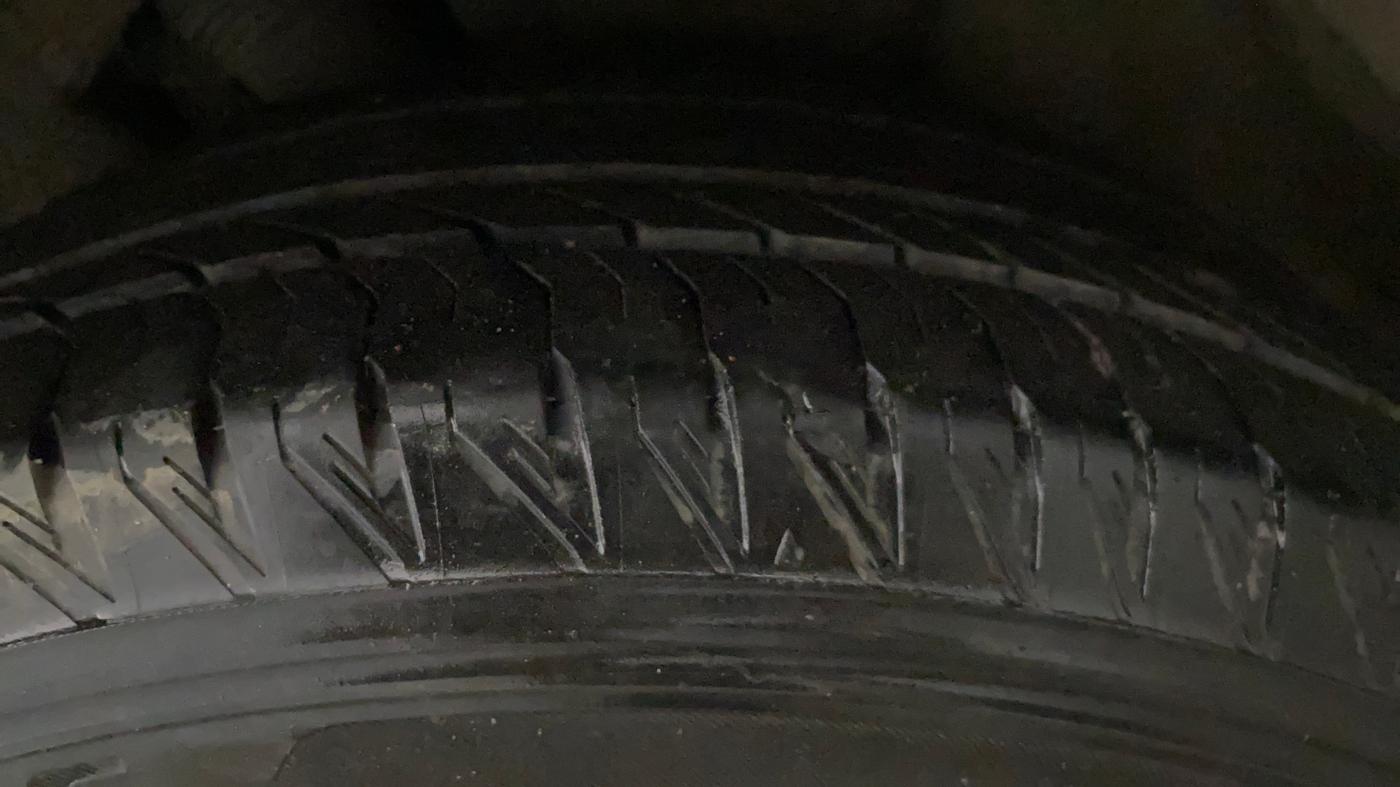 2023 Mahindra XUV700 AX 7 P MT 7 STR, Petrol, Manual, 30,344 km, Left Rear Tyre Tread