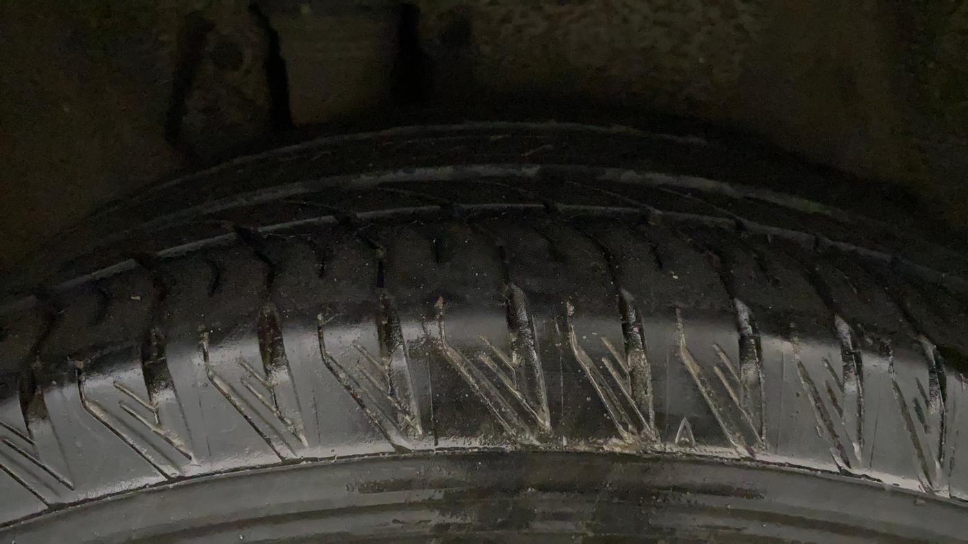 2023 Mahindra XUV700 AX 7 P MT 7 STR, Petrol, Manual, 30,344 km, Right Rear Tyre Tread