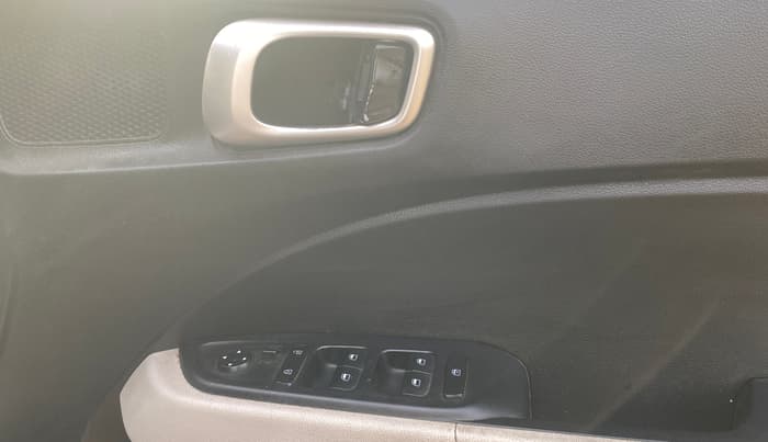 2023 Hyundai VENUE S PLUS 1.5 CRDI, Diesel, Manual, 86,232 km, Driver Side Door Panels Control