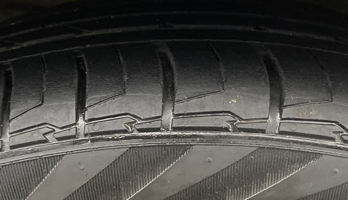 2022 KIA SELTOS X LINE 1.5 DIESEL AT, Diesel, Automatic, 51,332 km, Right Front Tyre Tread