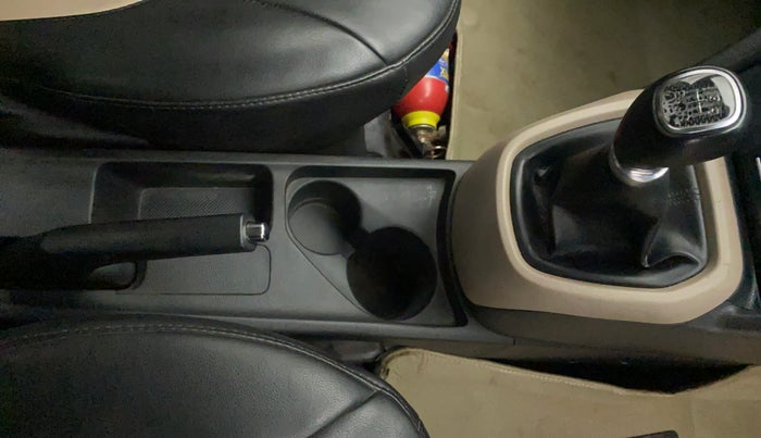 2018 Hyundai Xcent SX 1.2, CNG, Manual, 1,17,041 km, Gear Lever