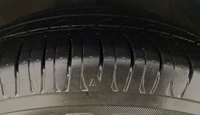 2018 Hyundai Xcent SX 1.2, CNG, Manual, 1,17,041 km, Left Rear Tyre Tread