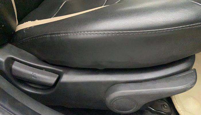 2018 Hyundai Xcent SX 1.2, CNG, Manual, 1,17,041 km, Driver Side Adjustment Panel